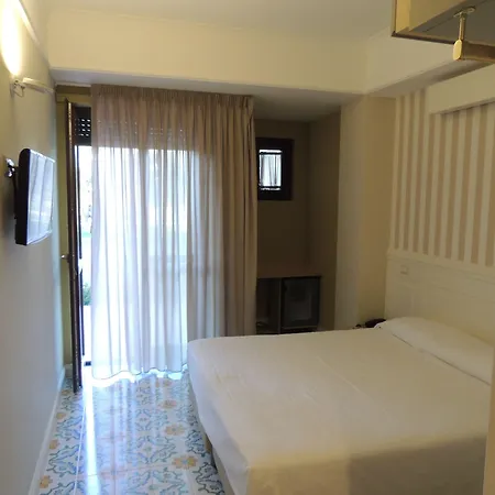 Zeus 3* פומפיי