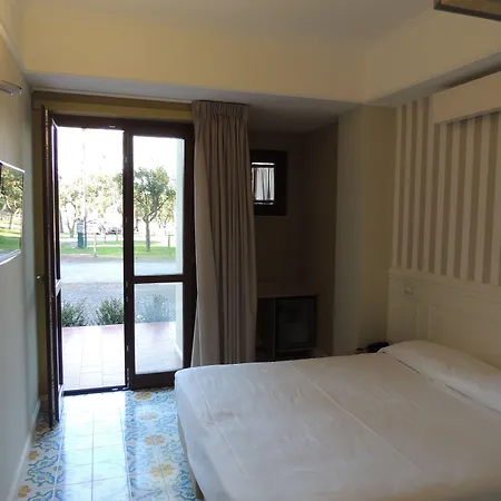 Zeus Hotel