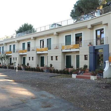 Zeus Hotel 3*