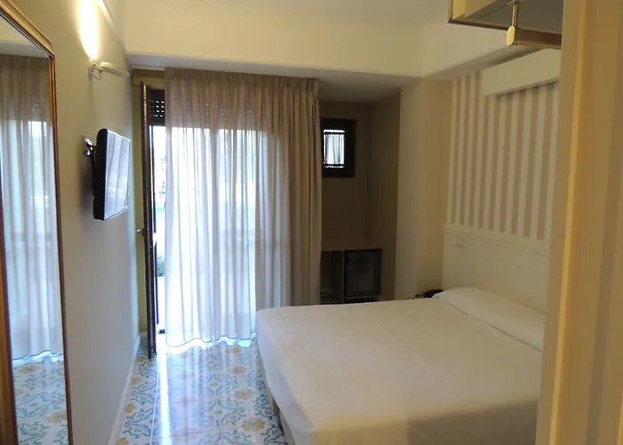 Zeus 3* بومبيي