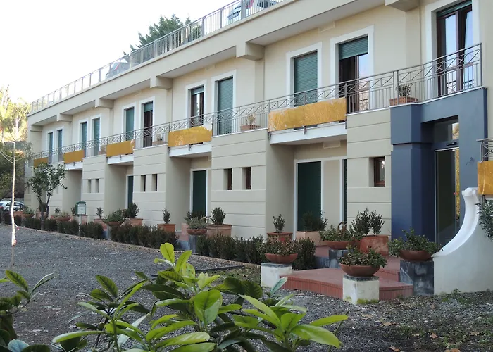 Zeus 3* بومبيي