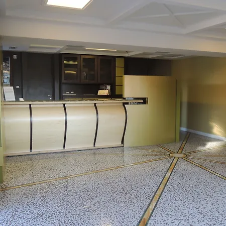 Hotel Zeus 3*