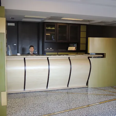 Hotel Zeus 3*