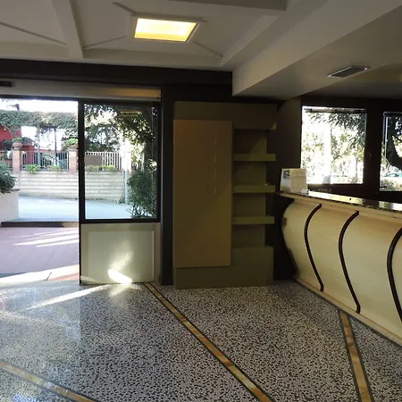 Zeus Hotel 3*