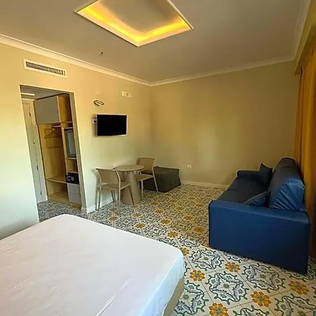 Zeus Hotel